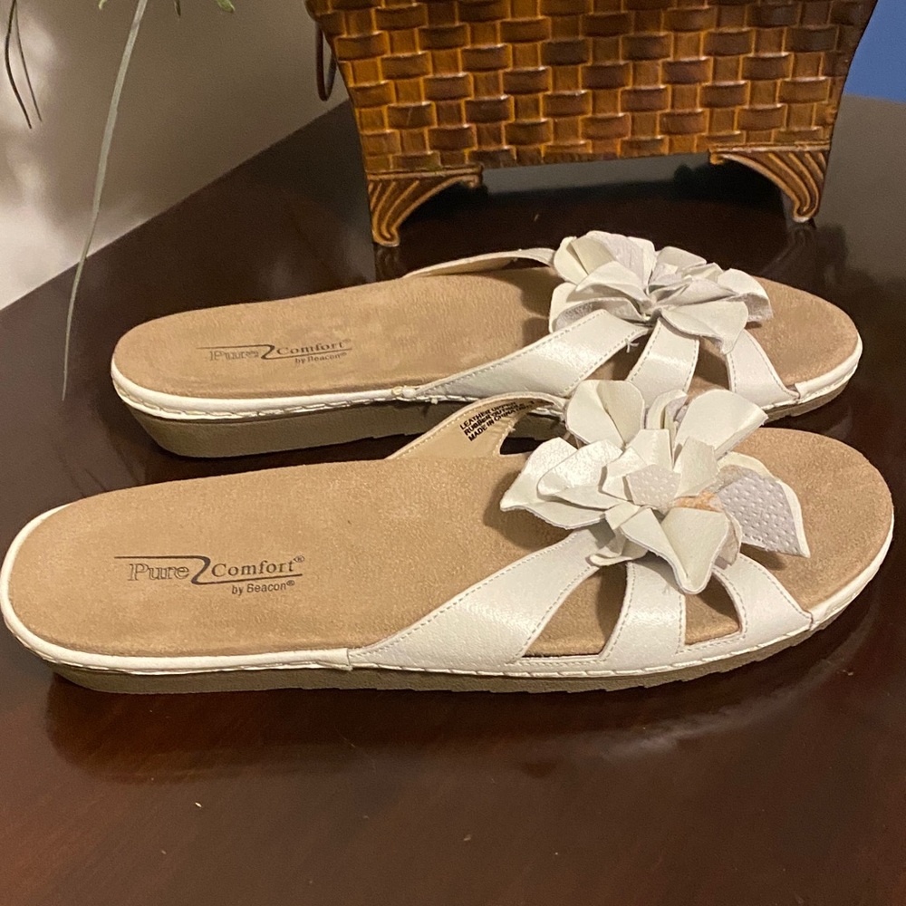 Beacon White Floral Sandals